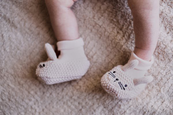 Chaussons bébé en cuir souple : confort et sécurité pour leurs premiers pas